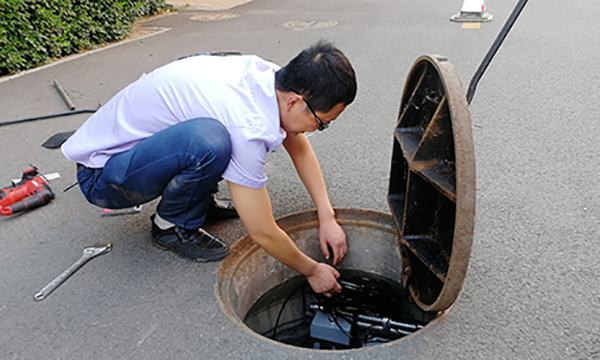 技术人员现场检查