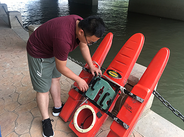 走航式ADCP在秦淮河河道上测量过程2