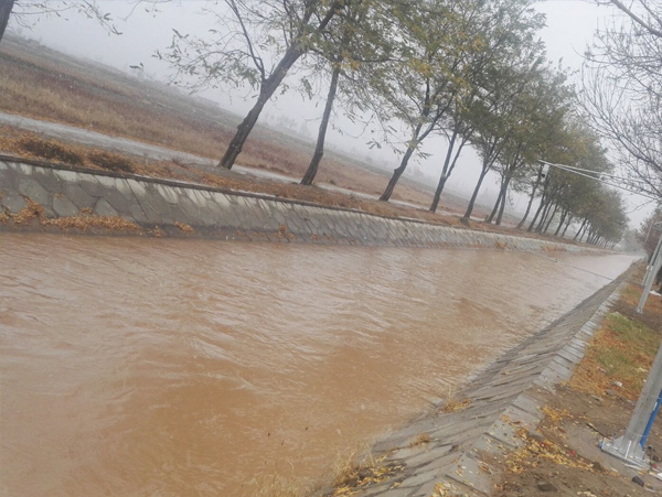 宁夏唐俫灌区的农田灌溉渠道-雷达流速仪